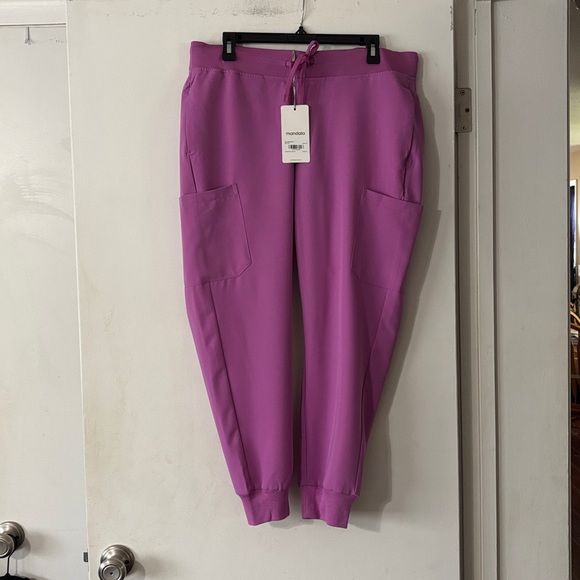 Mandala Women's Scrub  Pants Jogger Style. NWT Nurses/Healthcare Size L Petite - Picture 1 of 7